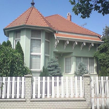 Готель Center Apartmanhaz Гайдусобосло Екстер'єр фото