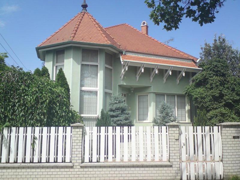 Готель Center Apartmanhaz Гайдусобосло Екстер'єр фото